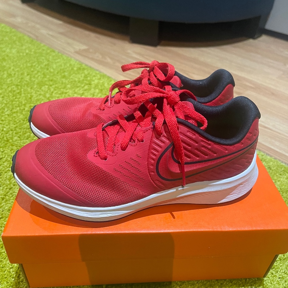 Nike star runner shoes, size 3.5 Y